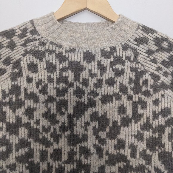 Old Navy Cozy Crew-Neck Sweater, Beige Leopard Print, XS - Picture 4 of 11